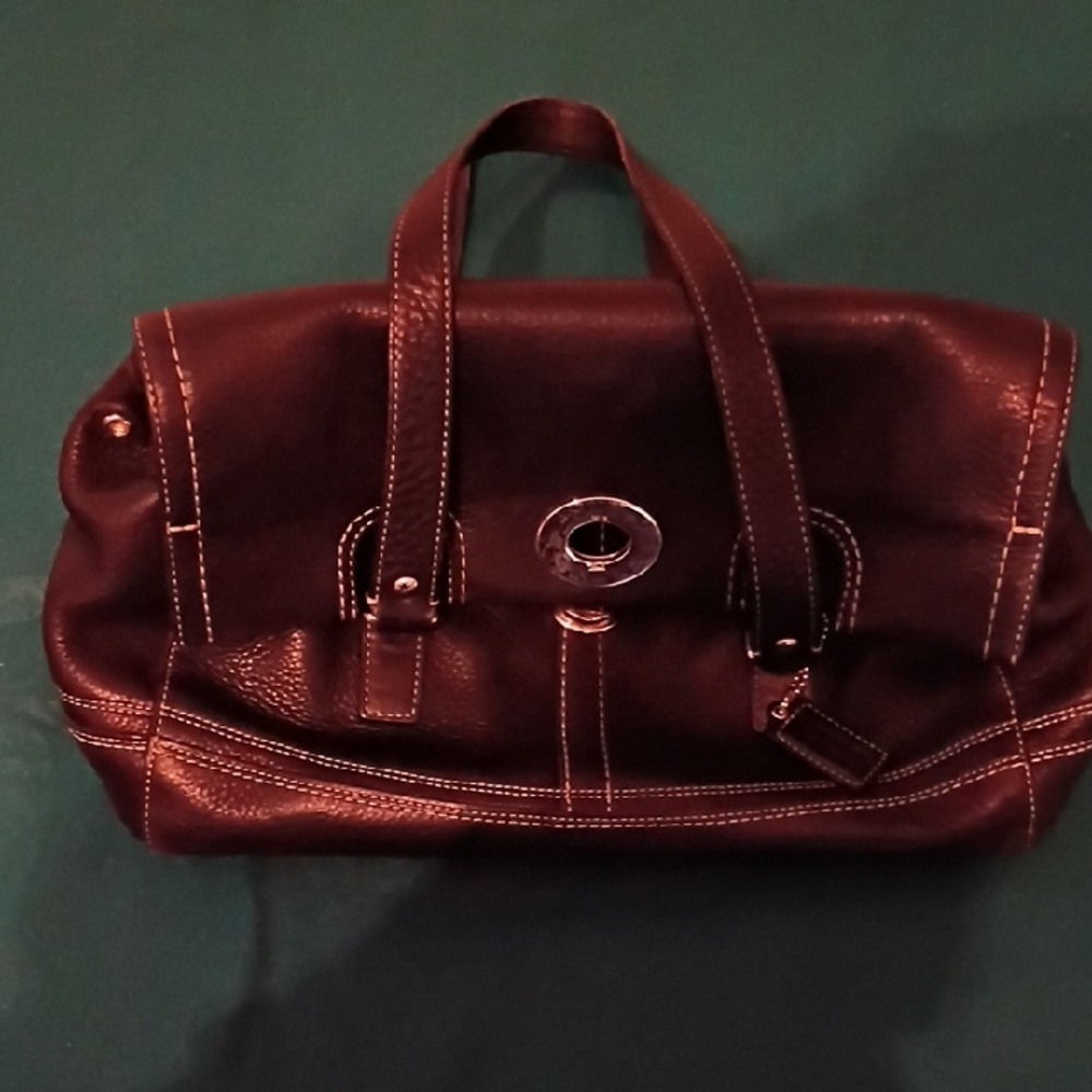 Elegant Coach Handbag 👜